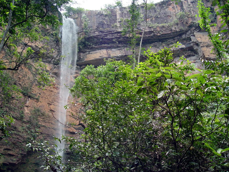 A cachoeira vista de baixo